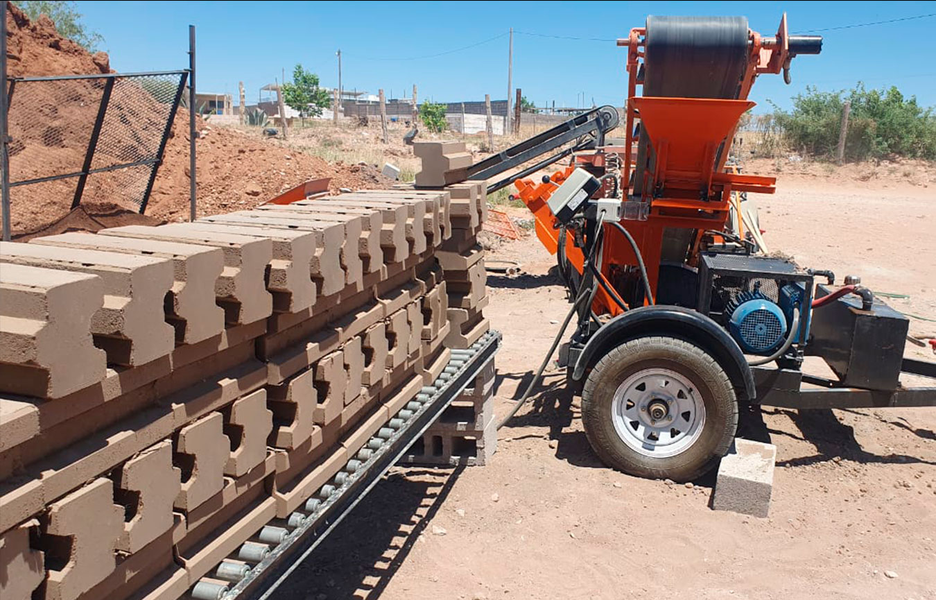Bloque de Adobe Maquina